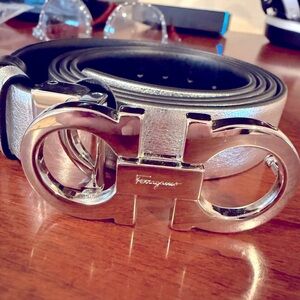 Silver Ferragamo Women’s belt. Sleek. Excellent condition. Size Large.